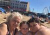 😱💔 Moja svekrva godinama je prekomjerno hranila moje dvije kćeri, tvrdeći da to radi za njihovo zdravlje. Ali kada se moja mlađa kći onesvijestila na plaži, liječnici su otkrili nešto ZASTRAŠUJUĆE. A kada su pitali što je baka potajno miješala u njihovu hranu, UKOČILA SAM SE OD UŽASA… 💔🥺‼️ 😱💔 Moja svekrva godinama je prekomjerno hranila moje dvije kćeri, tvrdeći da to radi za njihovo zdravlje. Ali kada se moja mlađa kći onesvijestila na plaži, liječnici su otkrili nešto ZASTRAŠUJUĆE. A kada su pitali što je baka potajno miješala u njihovu hranu, UKOČILA SAM SE OD UŽASA… 💔🥺‼️ - featured image