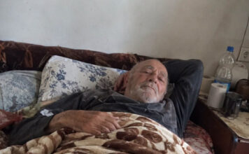 Pronašli smo mog 71-godišnjeg oca zarobljenog sa svojim izgladnjelim svinjama u 4:30 ujutro — a vrata su bila zaključana izvana… Pronašli smo mog 71-godišnjeg oca zarobljenog sa svojim izgladnjelim svinjama u 4:30 ujutro — a vrata su bila zaključana izvana… - featured image
