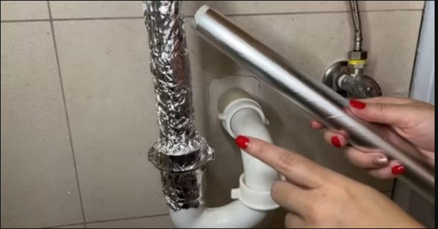 Vodoinstalateri vam neće reći za ovo: Umotajte odvod u aluminijsku foliju i dobro zapamtite ovaj TRIK! - featured image Vodoinstalateri vam neće reći za ovo: Umotajte odvod u aluminijsku foliju i dobro zapamtite ovaj TRIK! - featured image