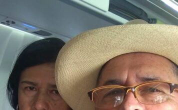 Nakon 52 godine braka, moj muž me je poveo avionom, ne rekavši mi kuda idemo. Na polovini leta, čvrsto mi je stegao ruku i šapnuo: „Posle današnjeg dana, svoju decu više nikada nećeš videti.“ Zurila sam u čoveka s kojim sam provela čitav život, prestravljena onim što je time želeo da kaže… Nakon 52 godine braka, moj muž me je poveo avionom, ne rekavši mi kuda idemo. Na polovini leta, čvrsto mi je stegao ruku i šapnuo: „Posle današnjeg dana, svoju decu više nikada nećeš videti.“ Zurila sam u čoveka s kojim sam provela čitav život, prestravljena onim što je time želeo da kaže… - featured image