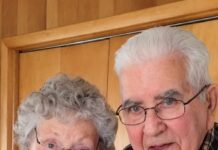 Nakon što je moj 80-godišnji suprug preminuo, narednog dana dala sam našem psu malo hrane koju je on pripremio. Dvadeset minuta kasnije pas je bio mrtav. Kada sam ostatke hrane odnijela u laboratoriju, ljekar je pogledao rezultate, problijedio i odmah zaključao sva vrata… Nakon što je moj 80-godišnji suprug preminuo, narednog dana dala sam našem psu malo hrane koju je on pripremio. Dvadeset minuta kasnije pas je bio mrtav. Kada sam ostatke hrane odnijela u laboratoriju, ljekar je pogledao rezultate, problijedio i odmah zaključao sva vrata… - featured image