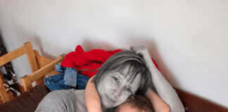 Majka se utopila i donijeli su je kući kako bi je pokopali, ali baš kad su se spremali zatvoriti lijes, njezin petogodišnji sin iznenada je povikao… 😨😨 Majka se utopila i donijeli su je kući kako bi je pokopali, ali baš kad su se spremali zatvoriti lijes, njezin petogodišnji sin iznenada je povikao… 😨😨 - featured image