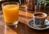 Doktori testirali da li je bolje jutro početi ĐUSOM ILI KAFOM: Jedan napitak je vitaminska bomba, drugi daje nalet energije, ali OVO morate znati pre prvog gutljaja! Doktori testirali da li je bolje jutro početi ĐUSOM ILI KAFOM: Jedan napitak je vitaminska bomba, drugi daje nalet energije, ali OVO morate znati pre prvog gutljaja! - featured image
